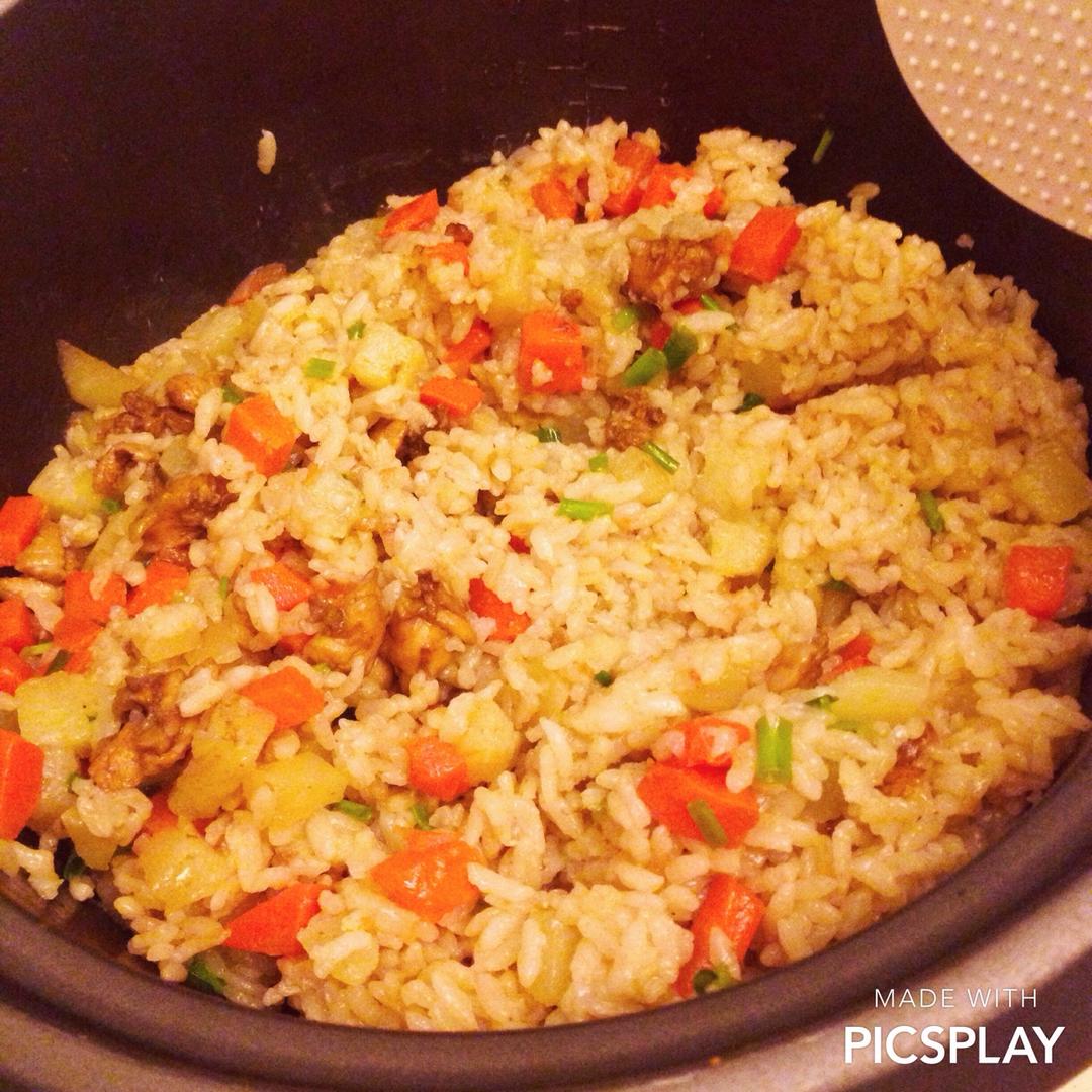 土豆胡萝卜鸡肉焖饭