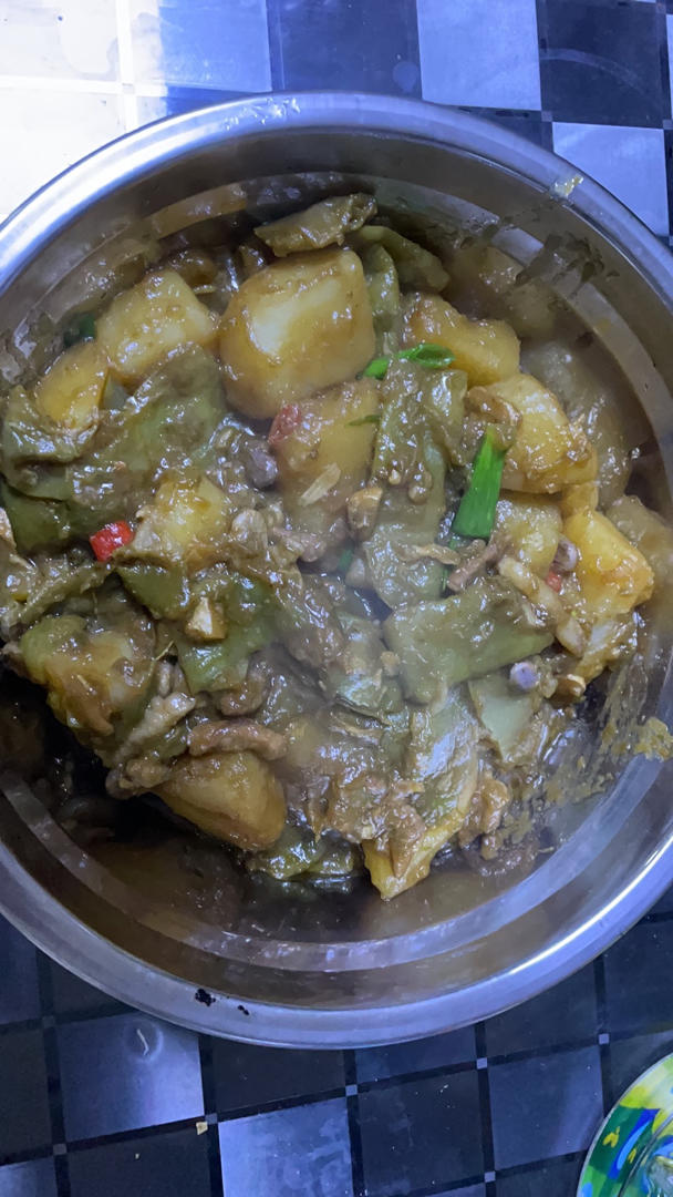 绝对正宗的东北土豆豆角炖五花肉