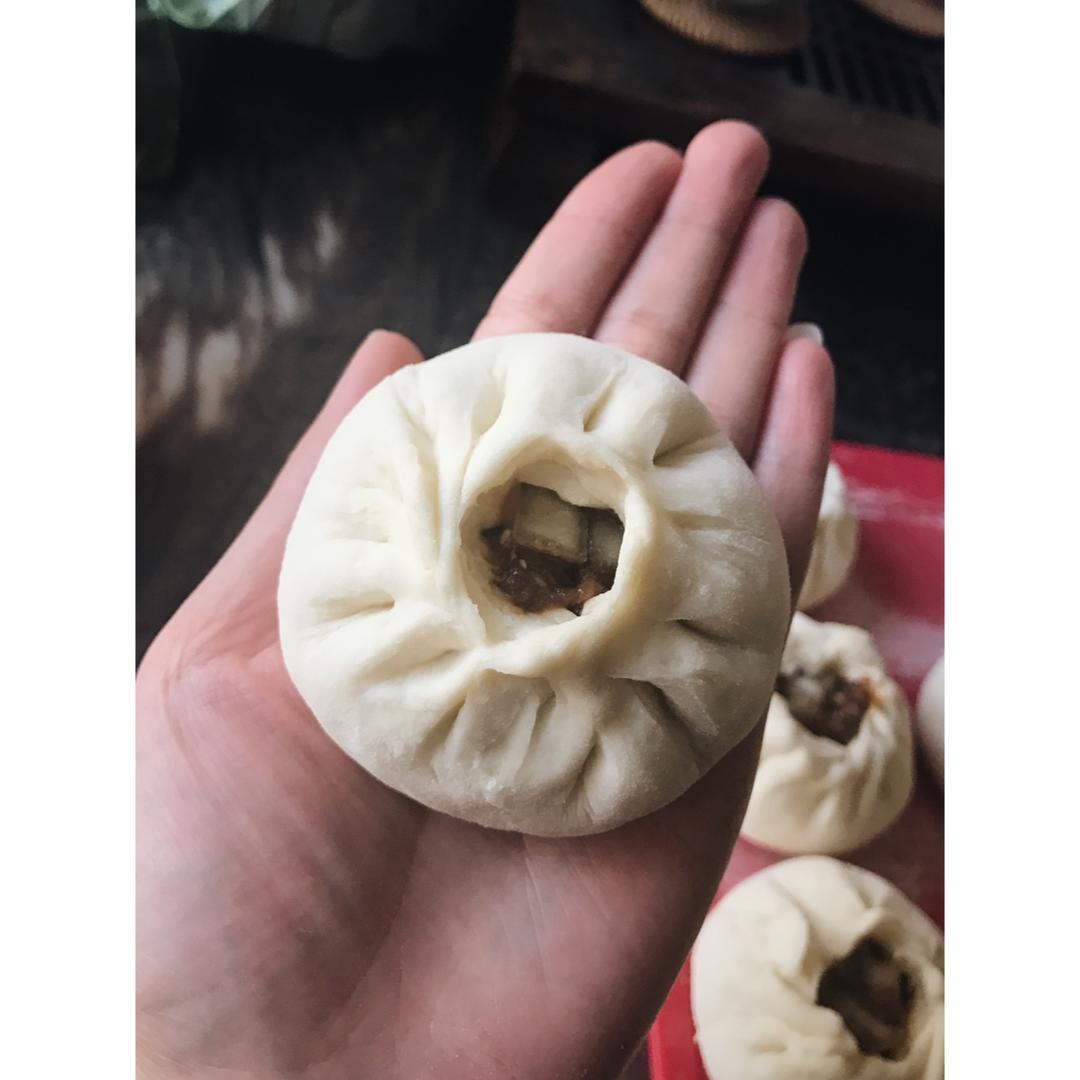 鲜美多汁的洋葱牛肉包子