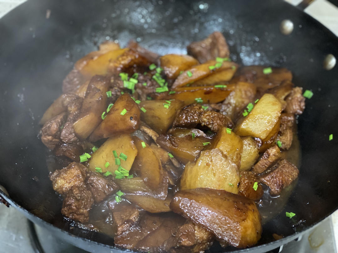 家常萝卜烧肉