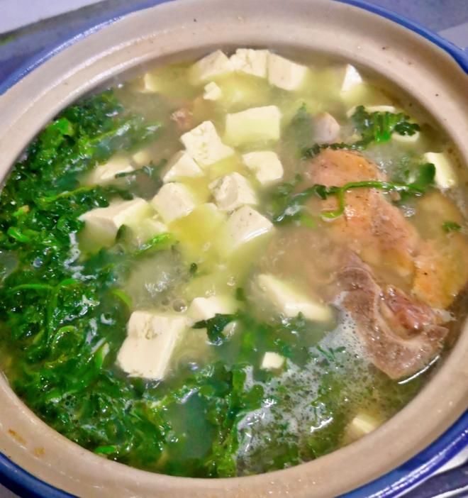 荠菜猪骨豆腐汤的做法