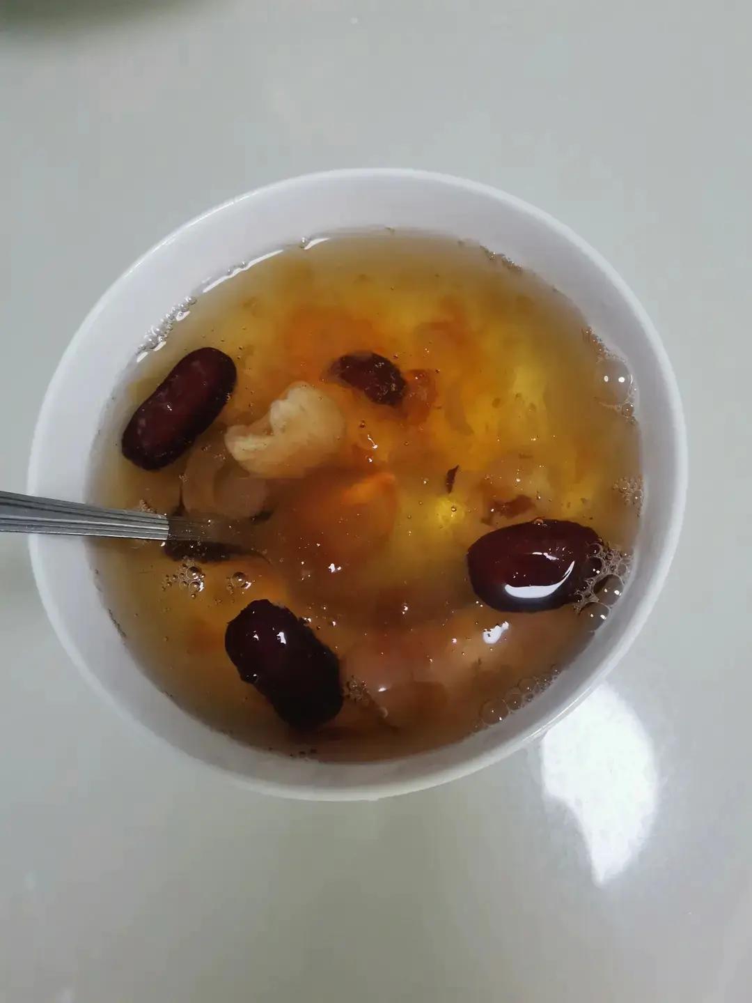 桃胶皂角米雪燕羹