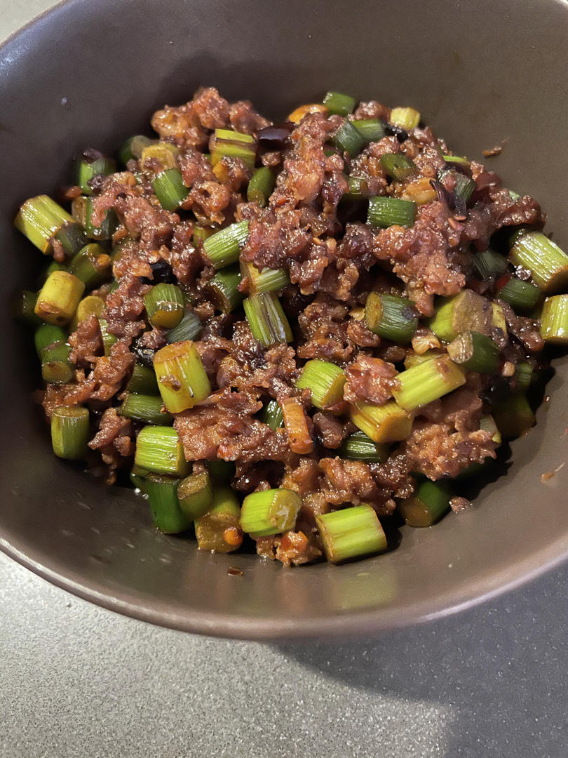 炒苍蝇头（蒜薹炒肉沫）