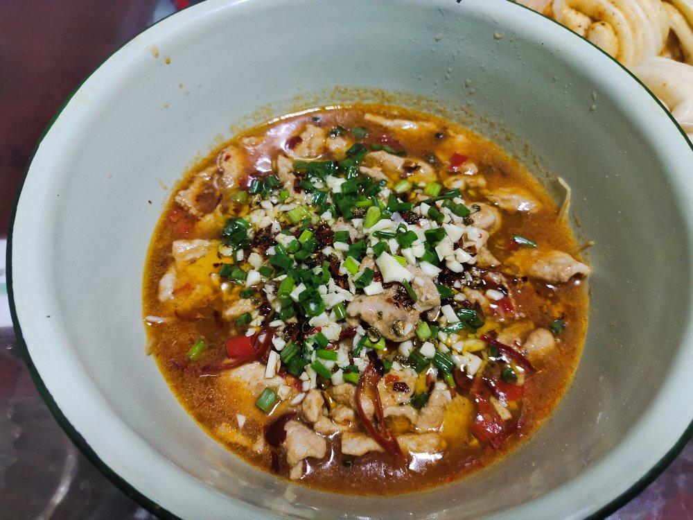 厨师长教你：“水煮肉片”的正宗做法，这味道真的很四川