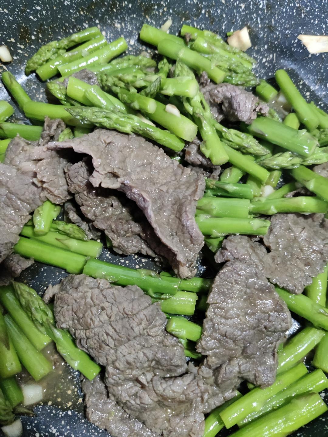 芦笋炒牛肉