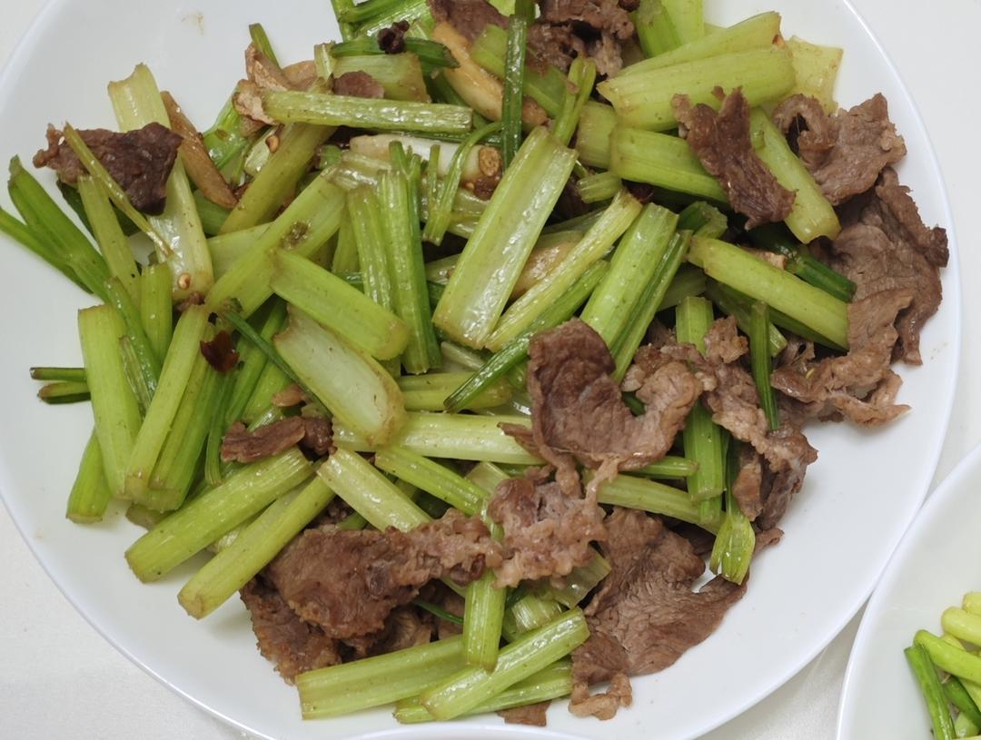 超下饭的芹菜炒牛肉