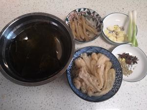 补钙牛骨海带汤的做法 步骤3