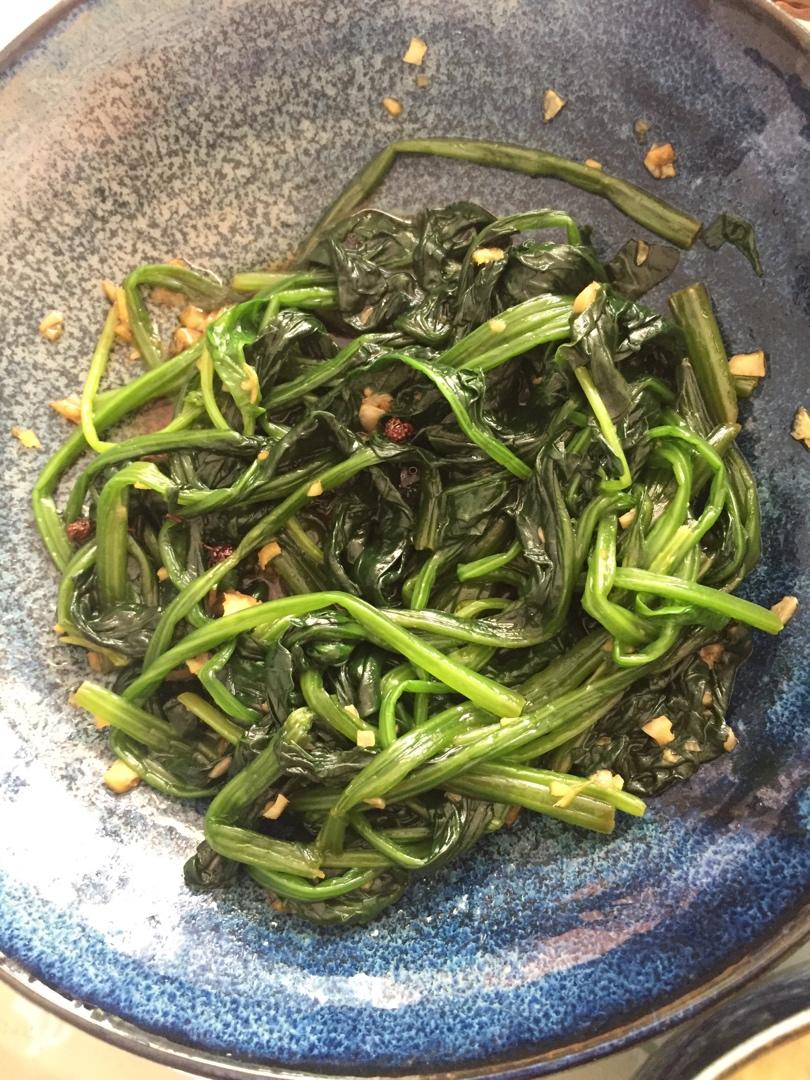 凉拌菠菜(家传秘方)