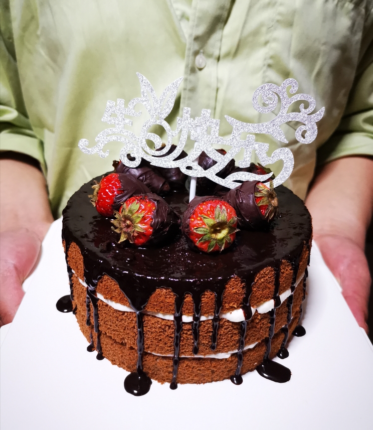 🔥🔥🔥超级无敌好吃六寸八寸巧克力脆皮草莓裸生日蛋糕