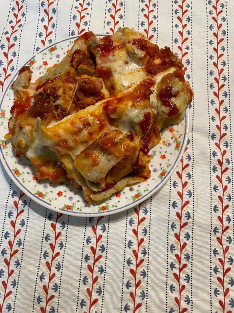 做法简单材料少又好吃的香肠培根披萨