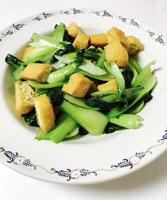 我是快乐双鱼座做的油豆腐炒青菜