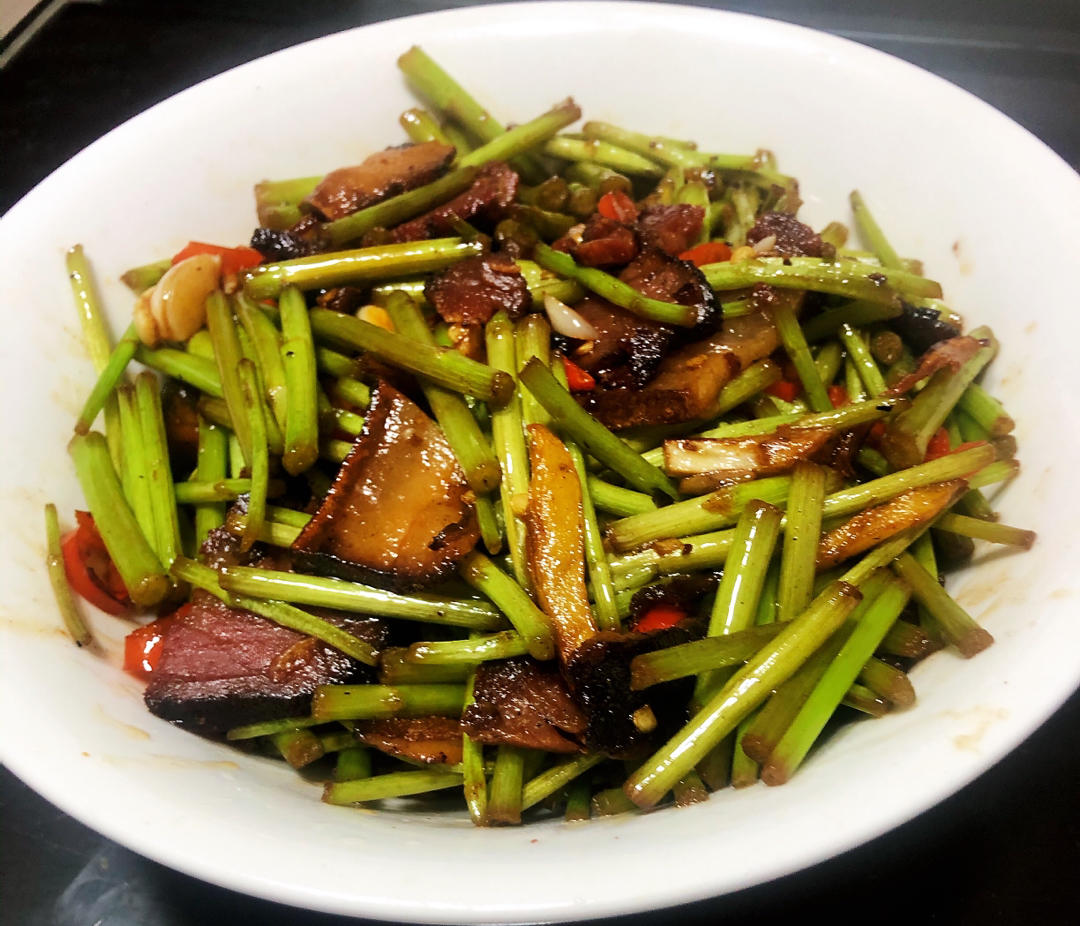 藜蒿炒腊肉