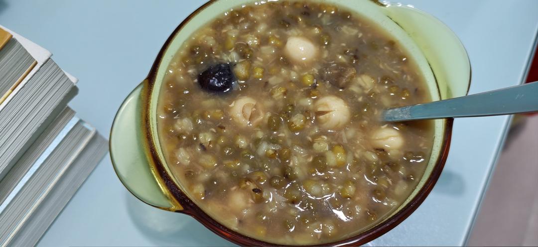 绿豆莲子红枣粥