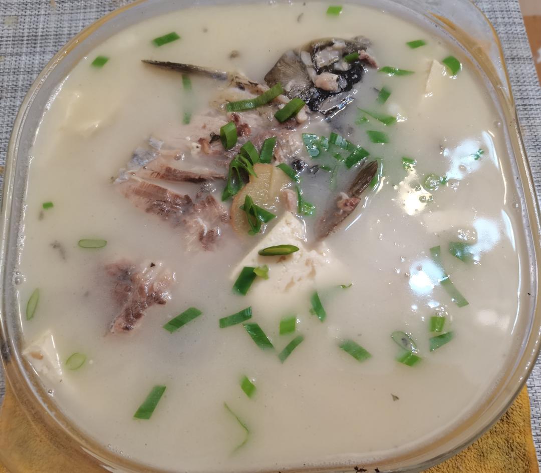 奶白鲫鱼豆腐汤|一条鱼最后的温柔