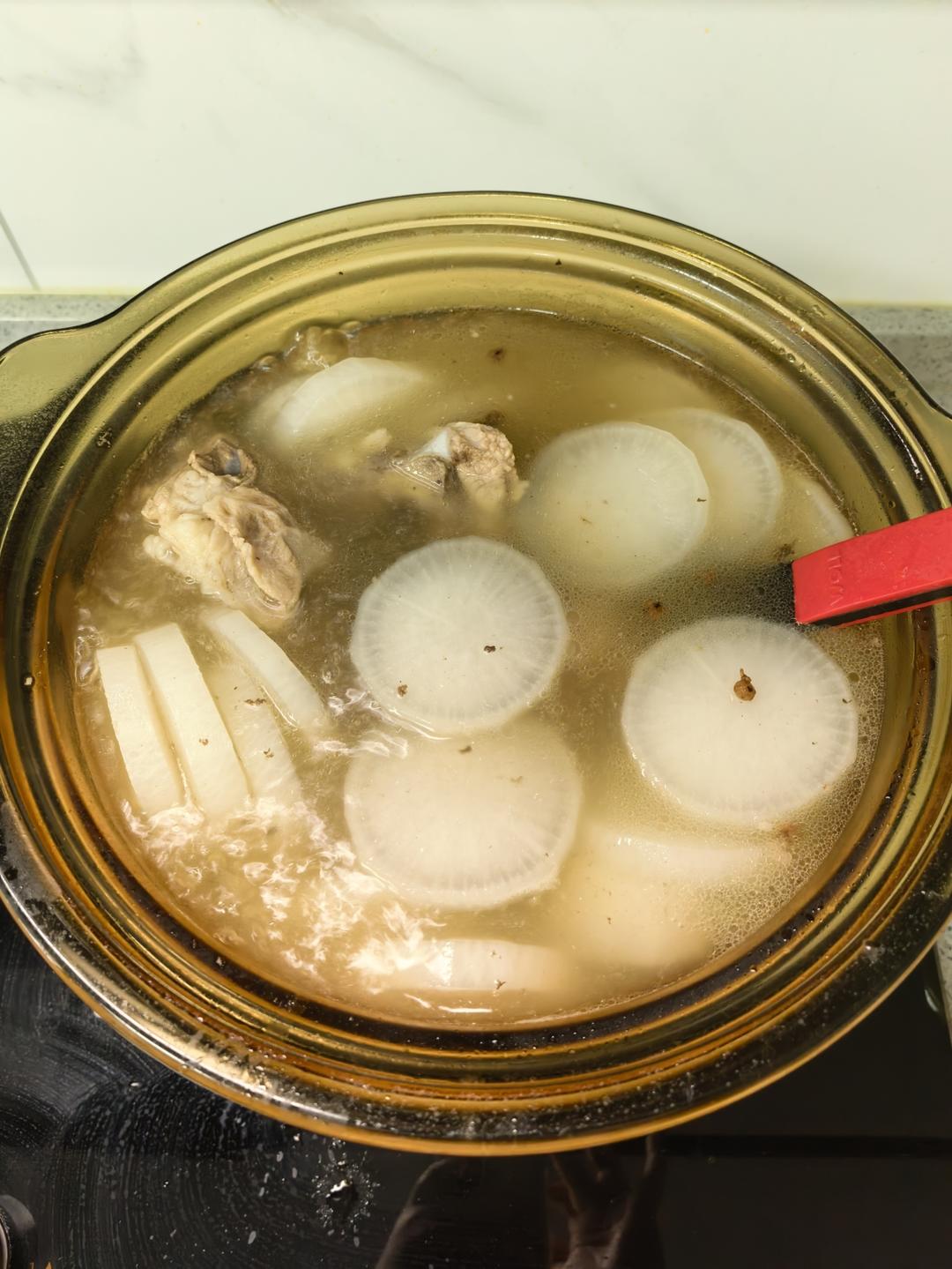 筒子骨玉米萝卜汤