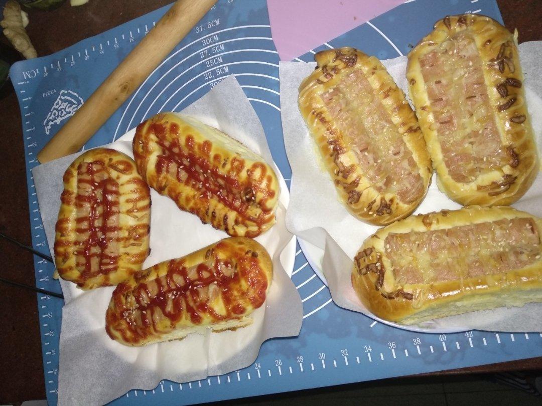 火腿肠面包