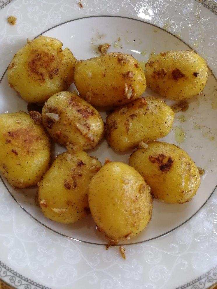 火辣辣的火龙果做的蒜香马铃薯