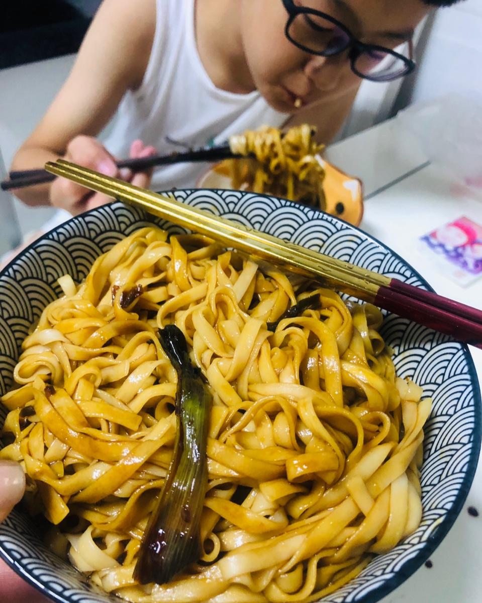 10分钟搞定的一碗葱油拌面
