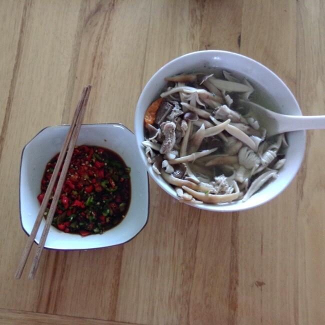 懒人版鸡仔菌炖排骨汤