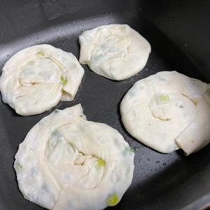 葱油饼（饺子皮🥟版）的做法 步骤13