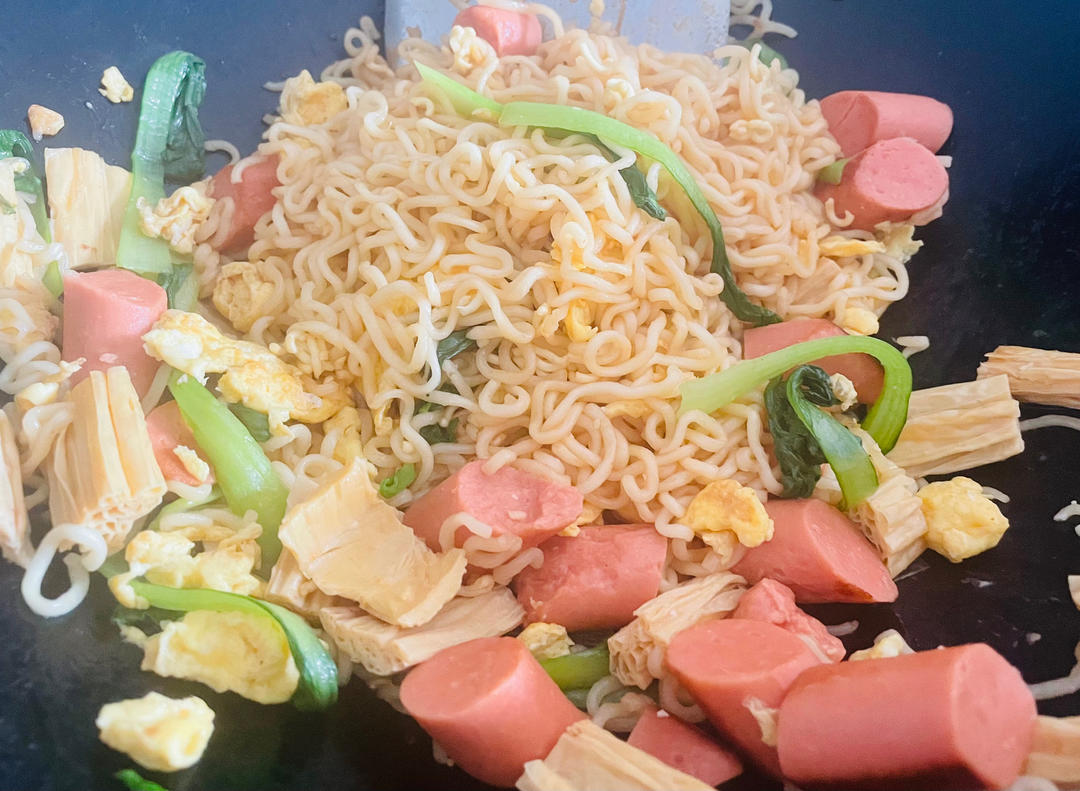 路边摊风味炒方便面