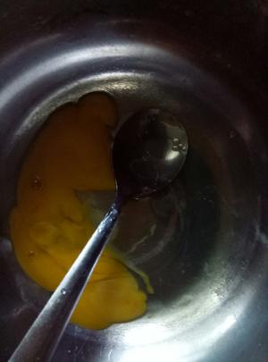 焦蛋土豆塔的做法 步骤3