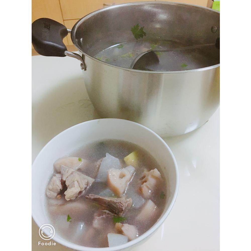 莲藕萝卜清炖排骨