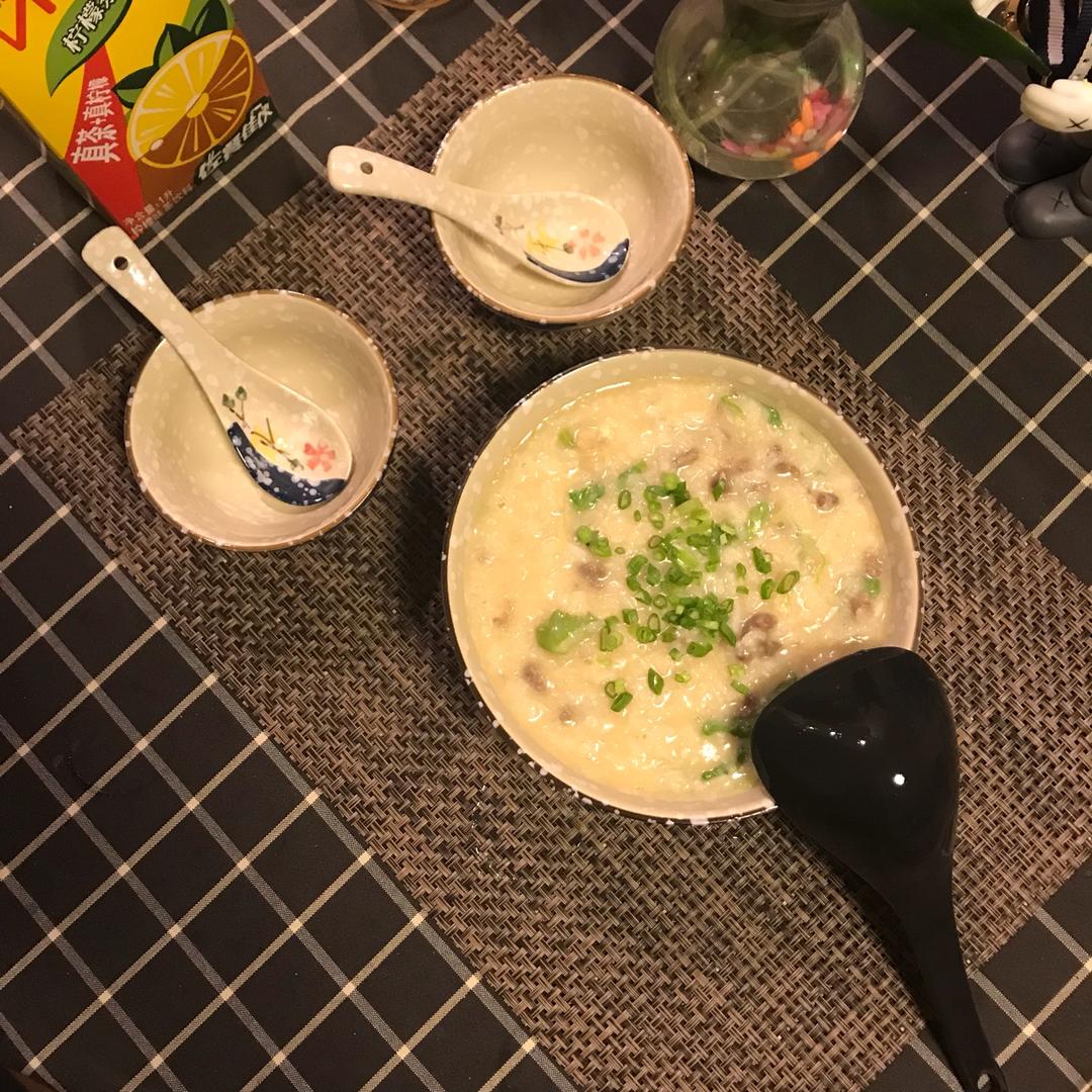 避风塘生滚窝蛋牛肉粥