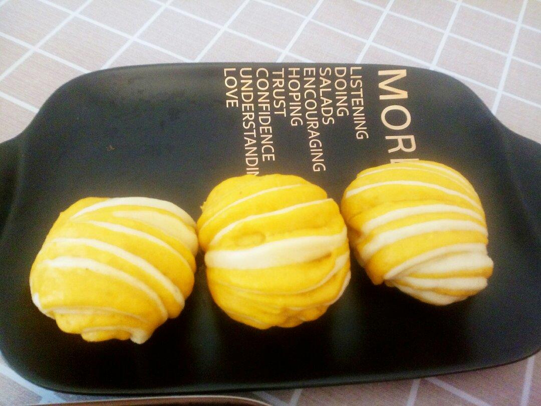 北鼎蒸炖锅食谱：《南瓜双色花卷》