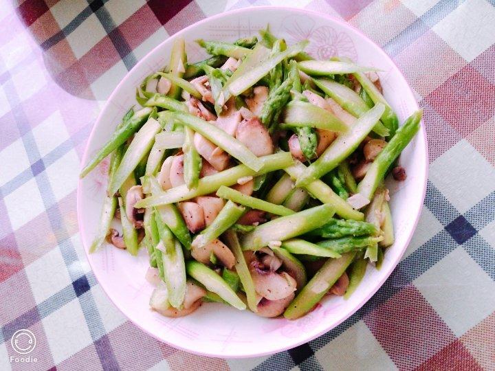 点击率超五十万的                    芦笋炒蘑菇