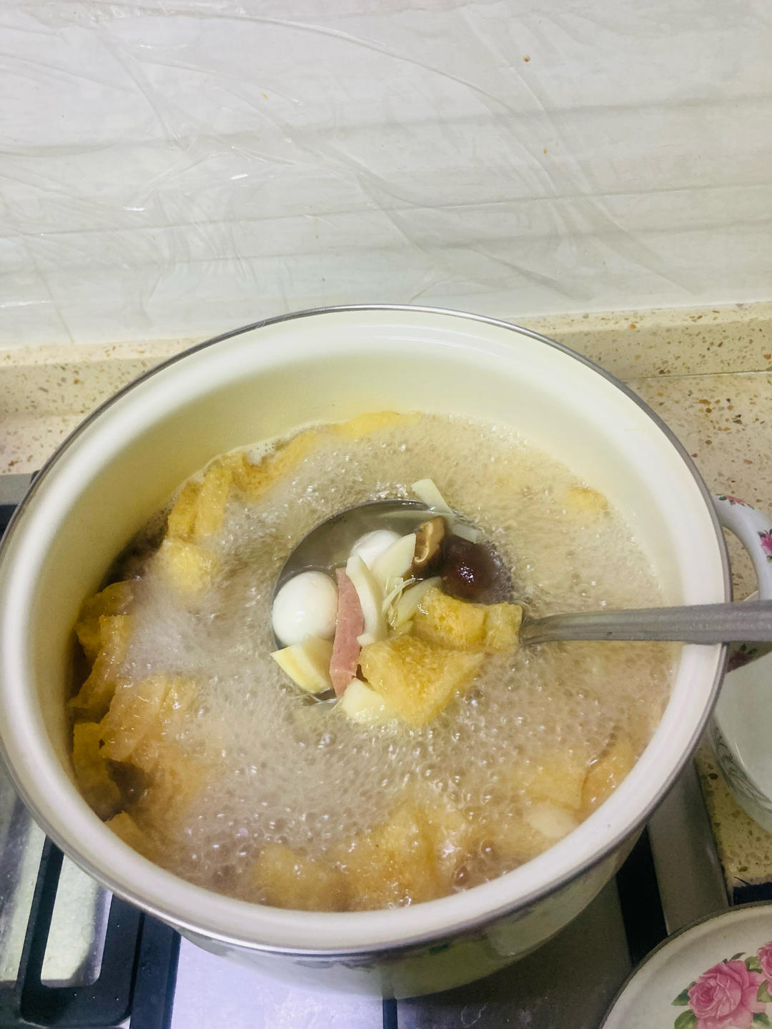 肉皮三鲜煲