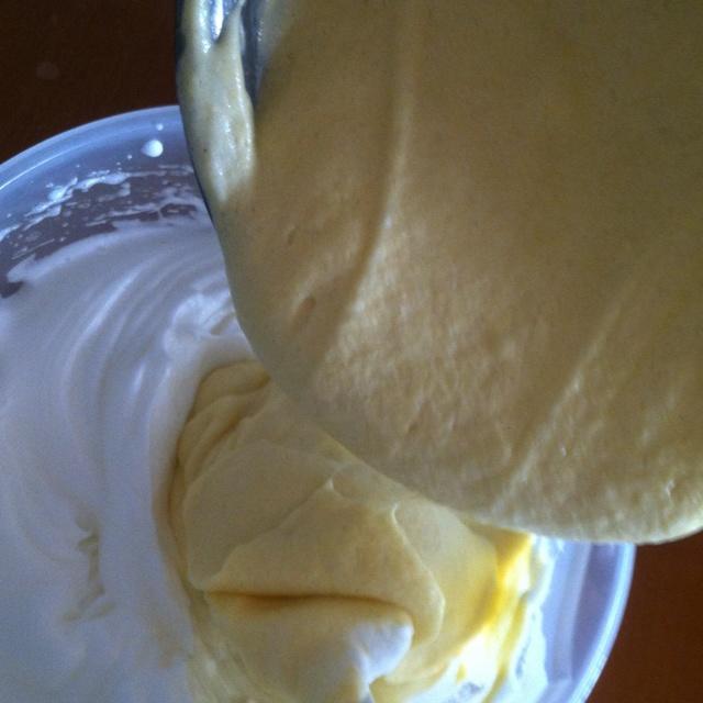 无油低卡酸奶蛋糕（3蛋25克糖）的做法 步骤6