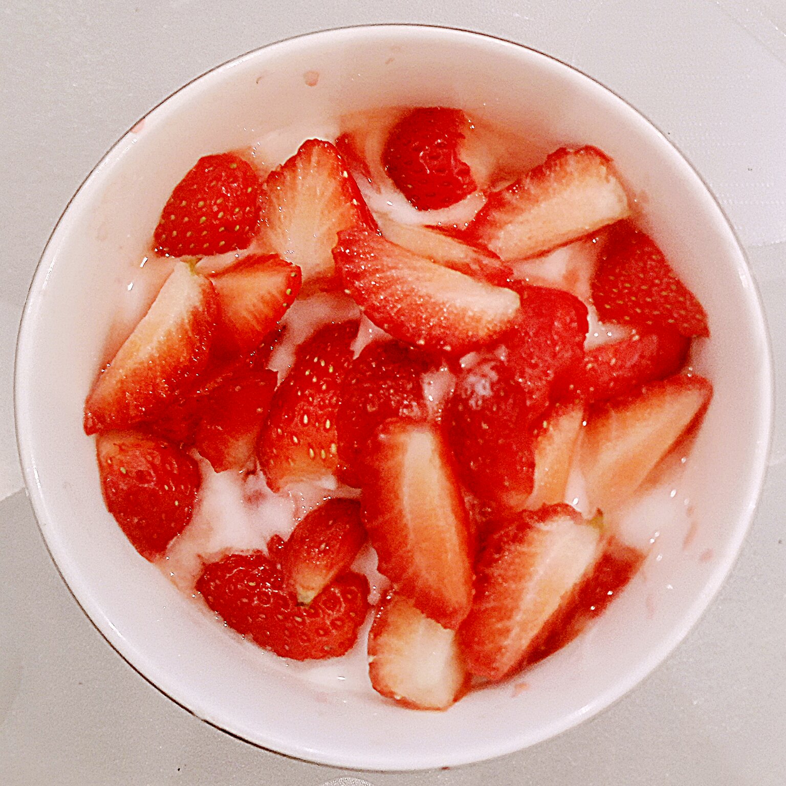 金欲水做的大果粒草莓酸奶