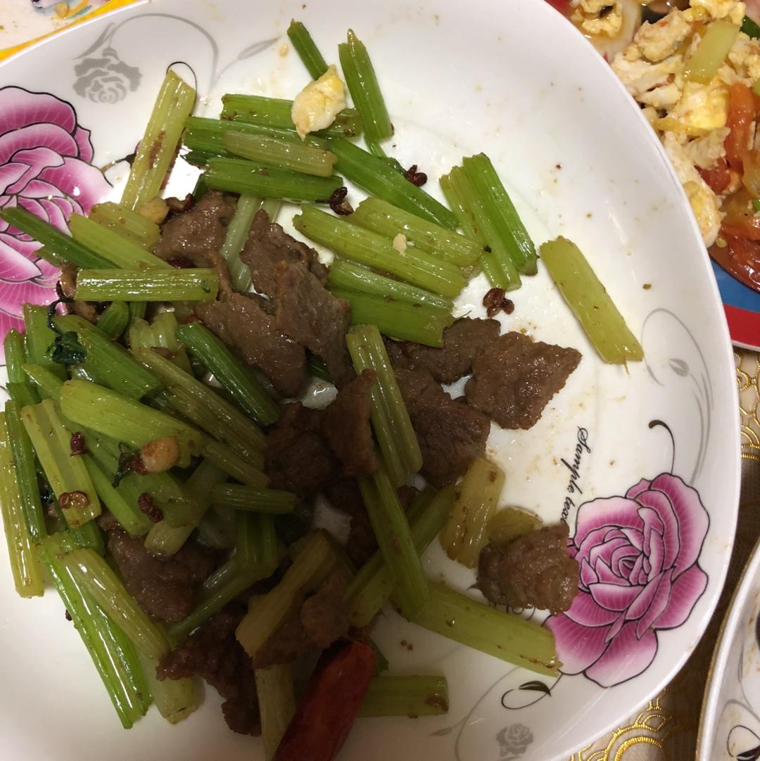 芹菜炒牛肉