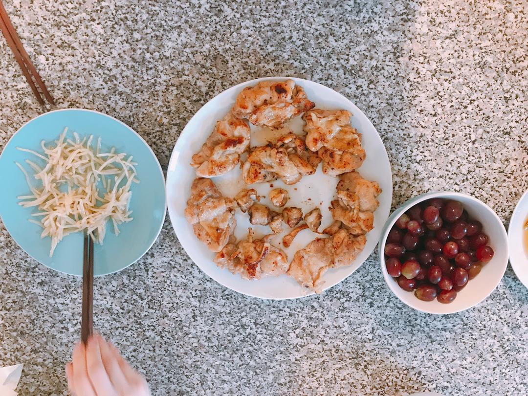 酷炫屌炸天好吃的煎鸡胸肉（香蒜蜂蜜煎鸡胸肉）