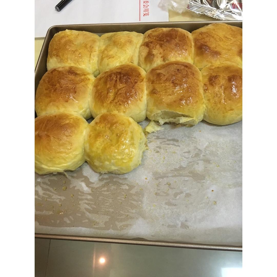 料足奶黄面包