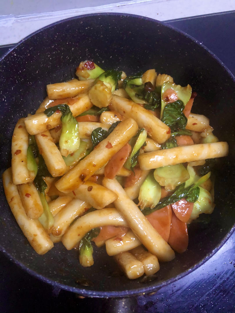 我有一只黑猫叫做吉吉做的炒年糕