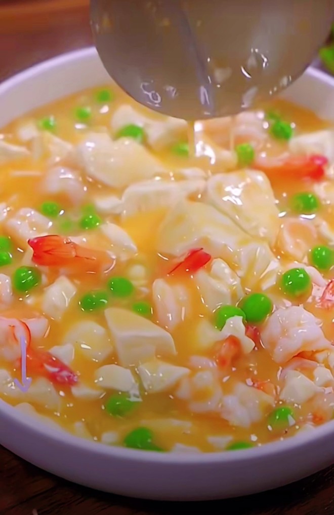 咸蛋黄虾仁烩豆腐的做法