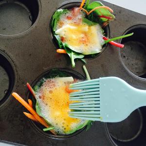 低卡蔬菜鸡蛋杯--鸡蛋的一百种做法的做法 步骤6
