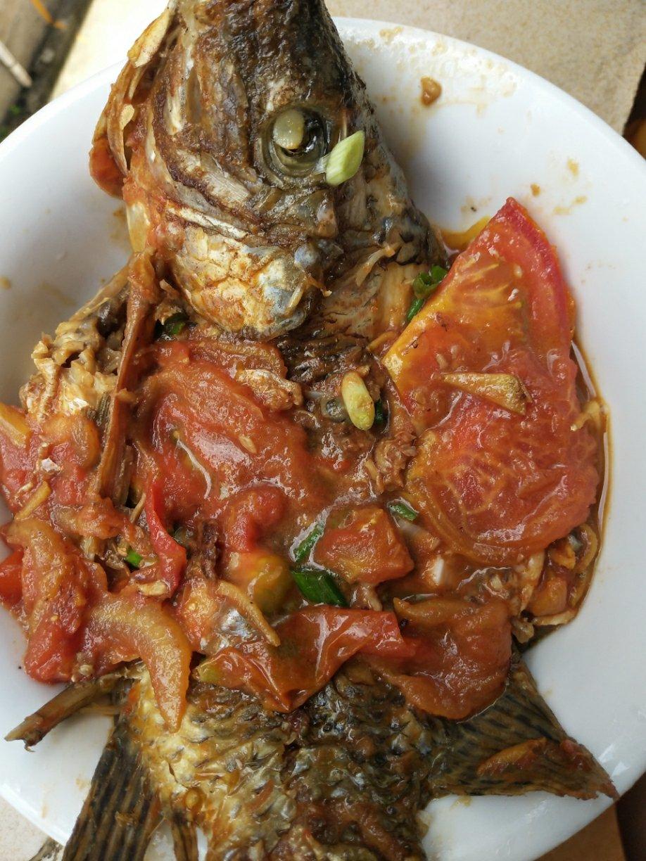 葱姜红焖鱼（附煎鱼入味又不破皮的小诀窍）