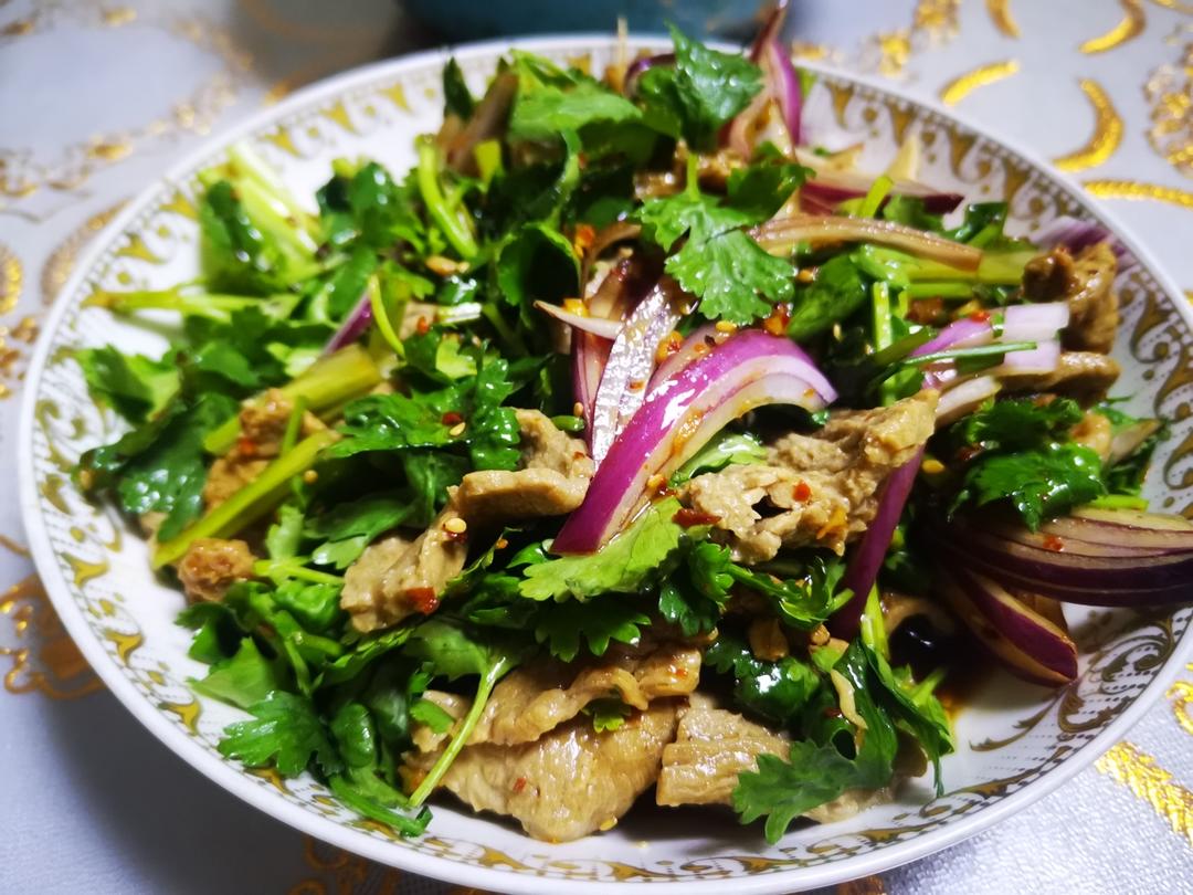 原来牛肉不炒不炖最好吃，大厨教你香菜拌牛肉，鲜香滑嫩下酒下饭