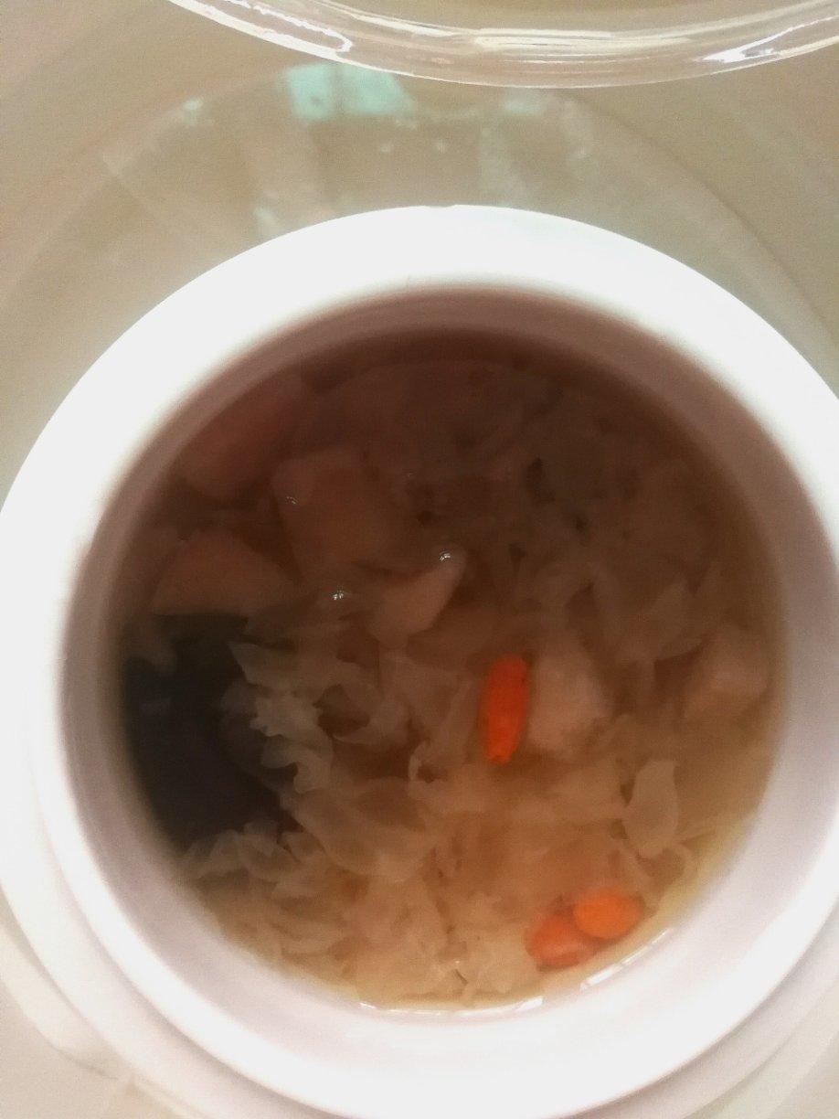 银耳雪梨红枣枸杞羹