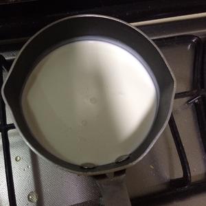 老祖母的焦糖海盐（榛子）奶糖块的做法 步骤2