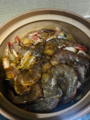 砂锅鲈鱼虾煲的做法 步骤3