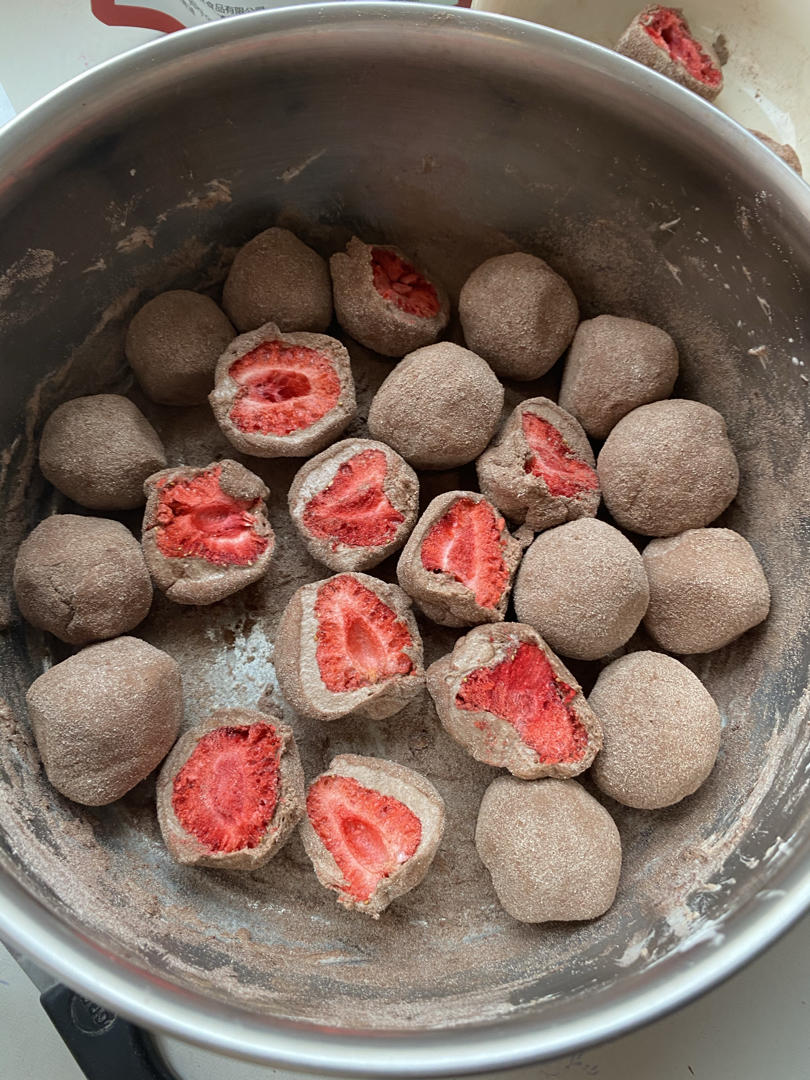 草莓奶球