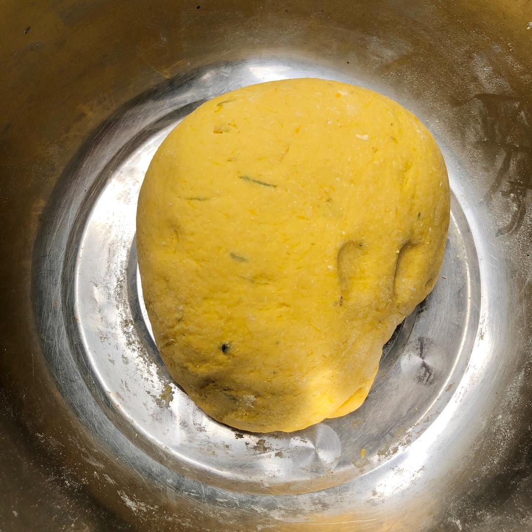 不加一滴水手揉南瓜饅頭、鬆軟可口的做法 步驟4