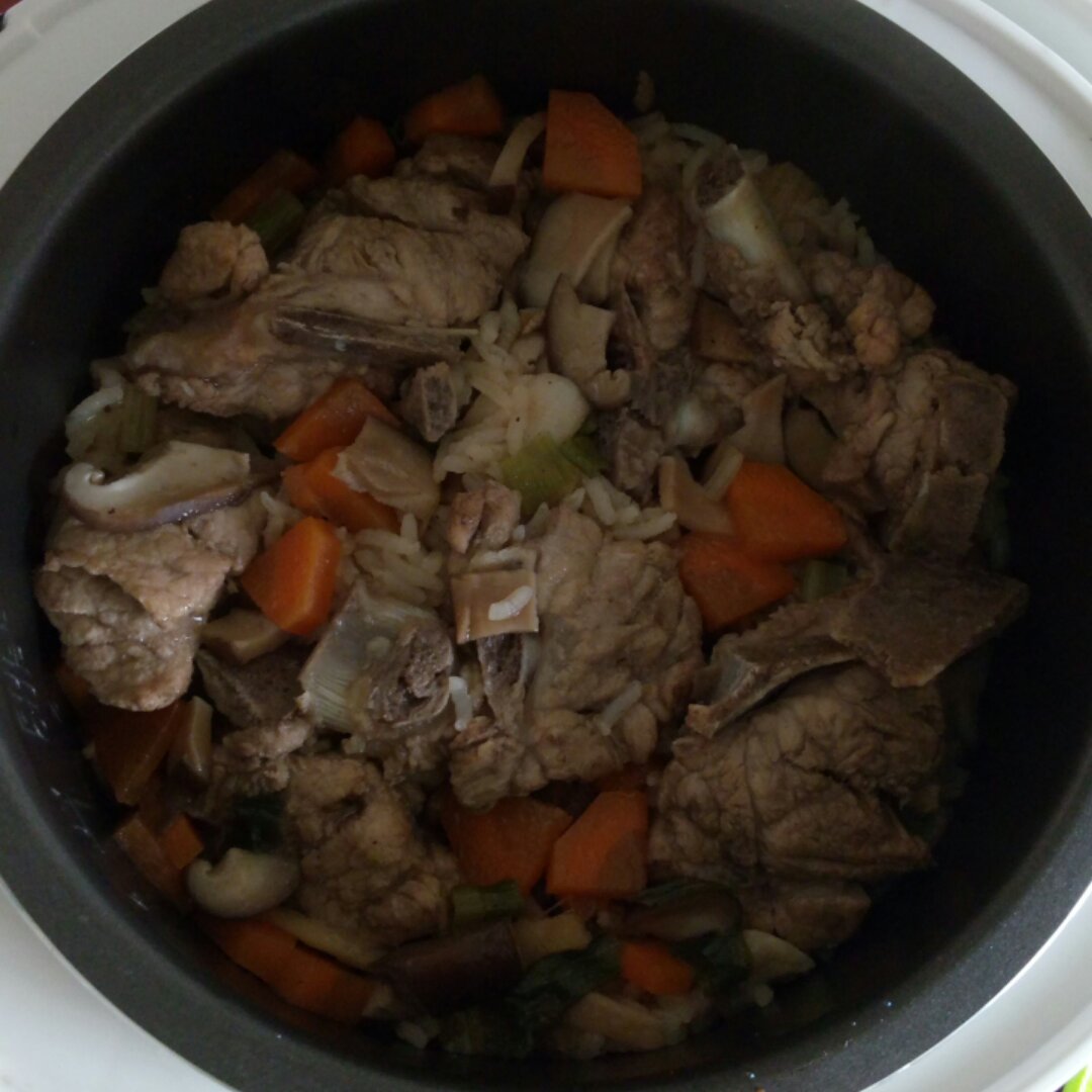 喷香排骨焖饭（爆好吃）