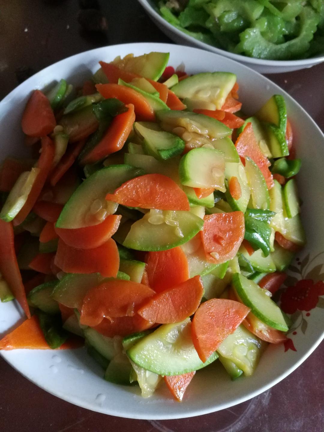 暖暖的岚做的胡萝卜炒西葫芦