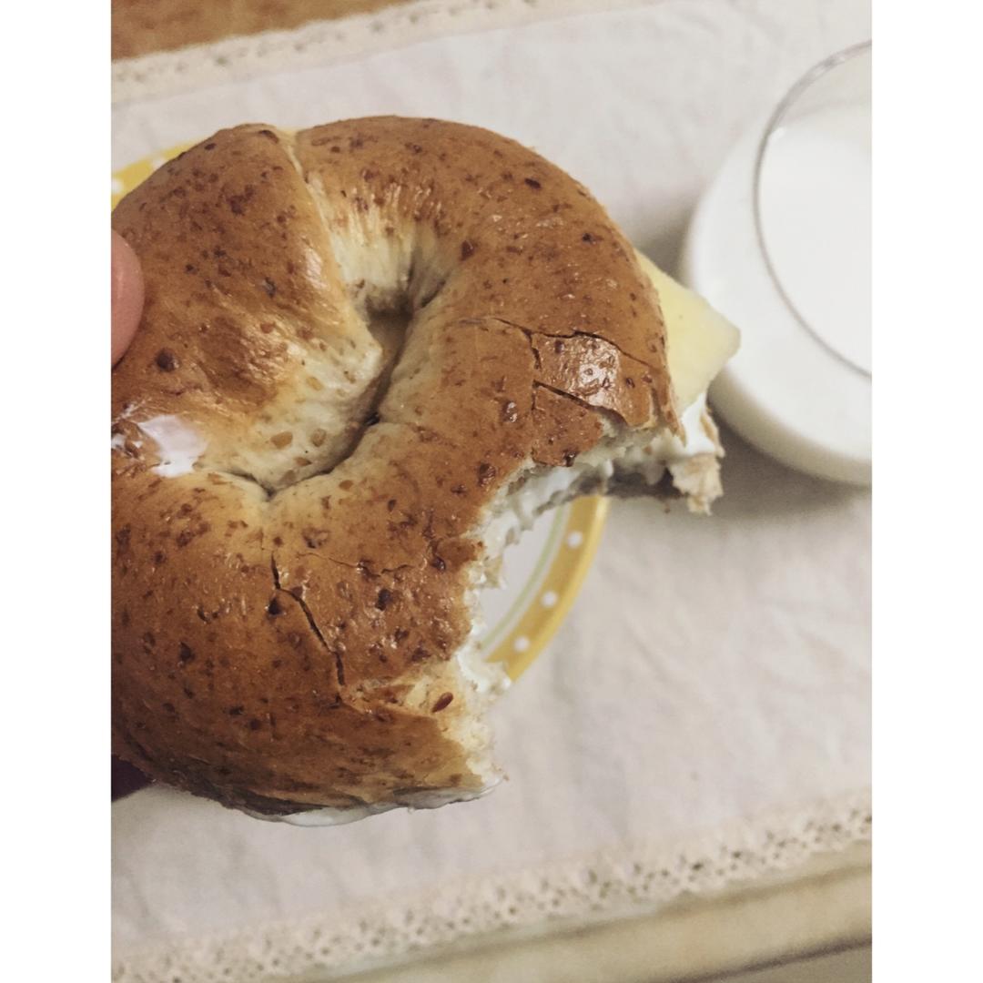 亚麻籽麦麸贝果