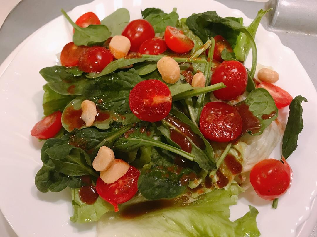 沙拉 生菜沙拉 saikouu做的生菜沙拉用了西生菜 唐生菜 baby spinach